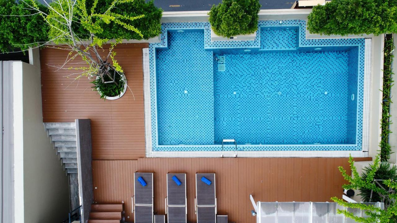 Ramada By Wyndham Bangkok Ten Ekamai Residences Exterior photo
