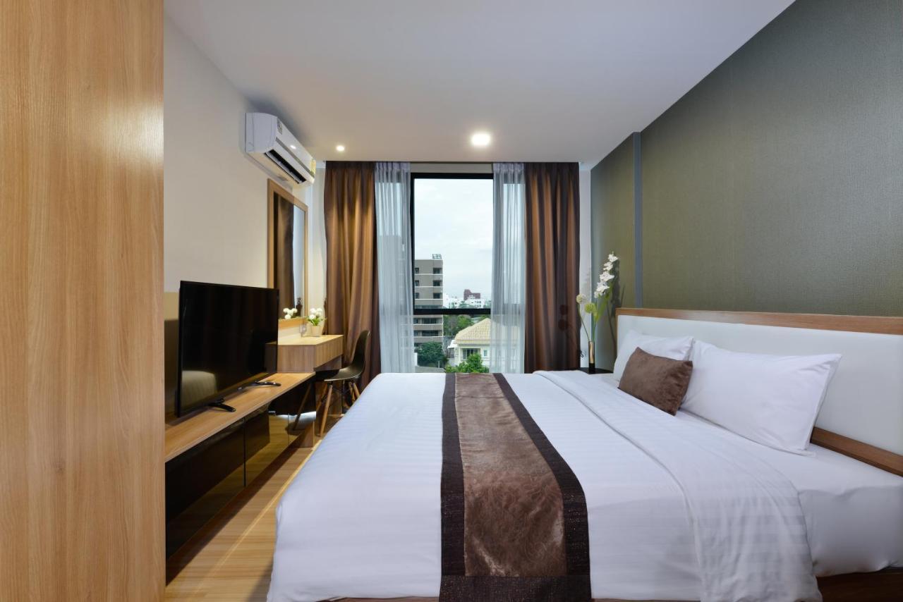Ramada By Wyndham Bangkok Ten Ekamai Residences Exterior photo
