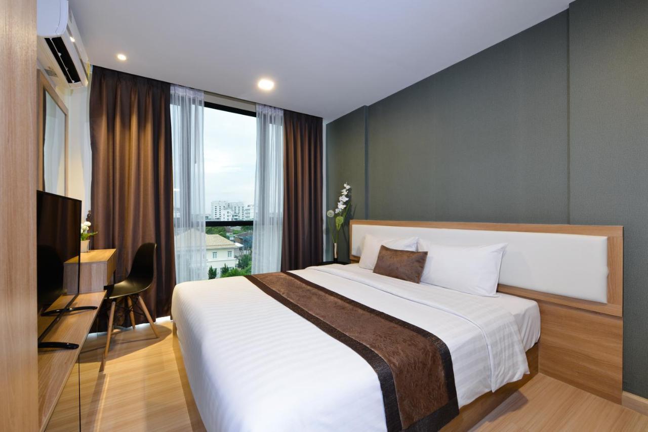 Ramada By Wyndham Bangkok Ten Ekamai Residences Exterior photo