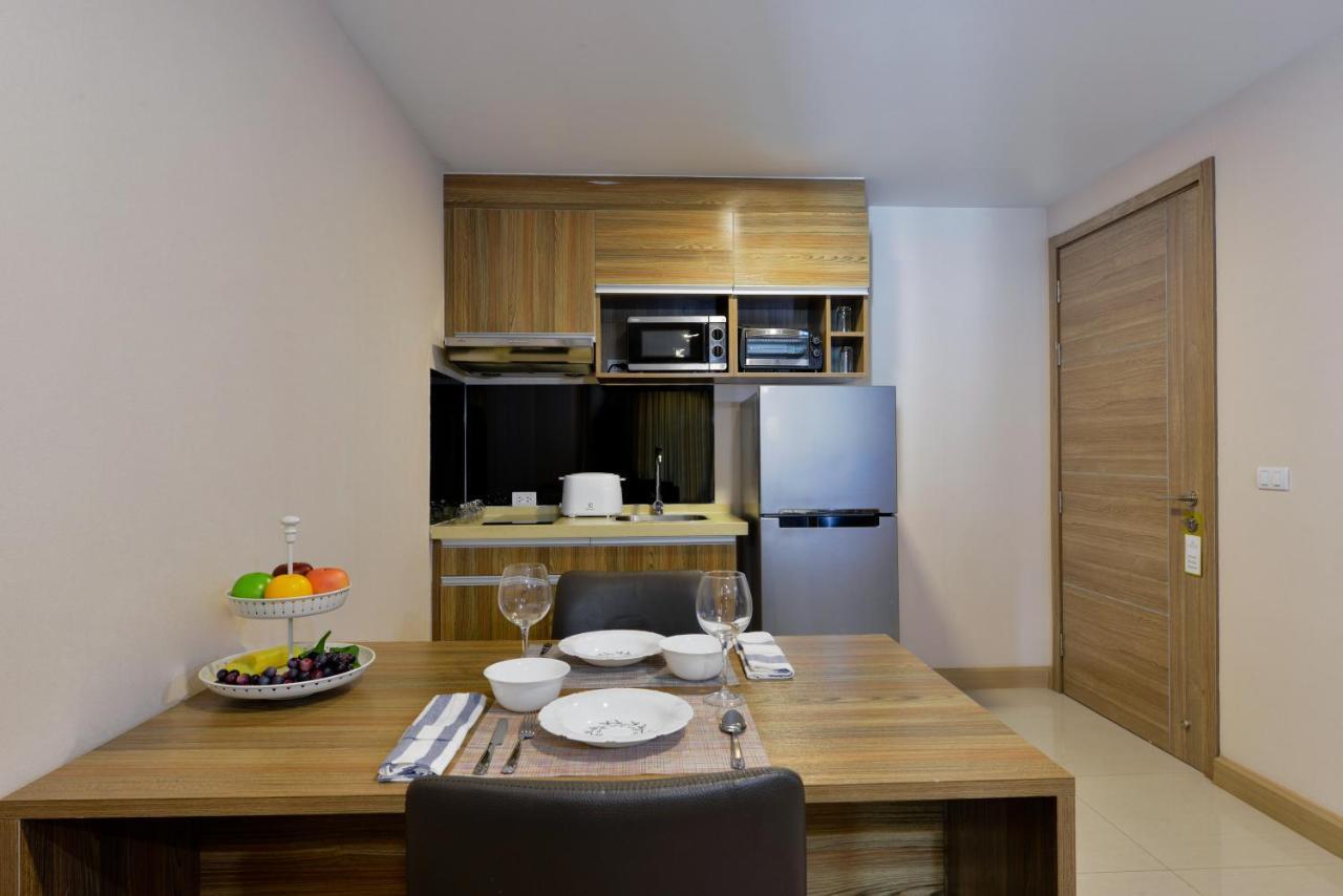 Ramada By Wyndham Bangkok Ten Ekamai Residences Exterior photo
