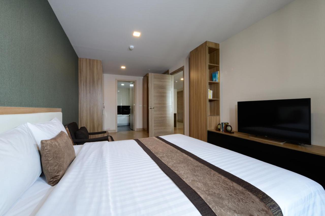 Ramada By Wyndham Bangkok Ten Ekamai Residences Exterior photo
