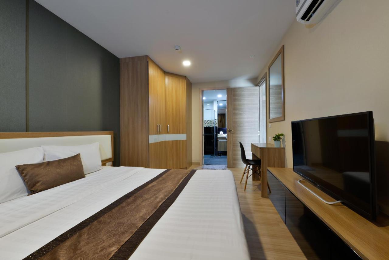 Ramada By Wyndham Bangkok Ten Ekamai Residences Exterior photo