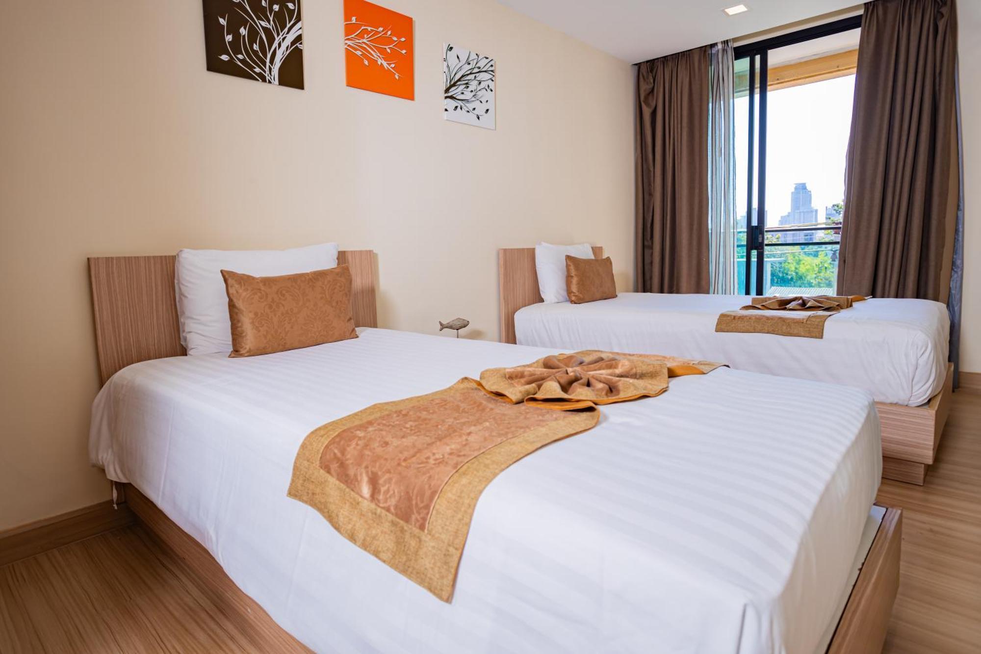 Ramada By Wyndham Bangkok Ten Ekamai Residences Exterior photo