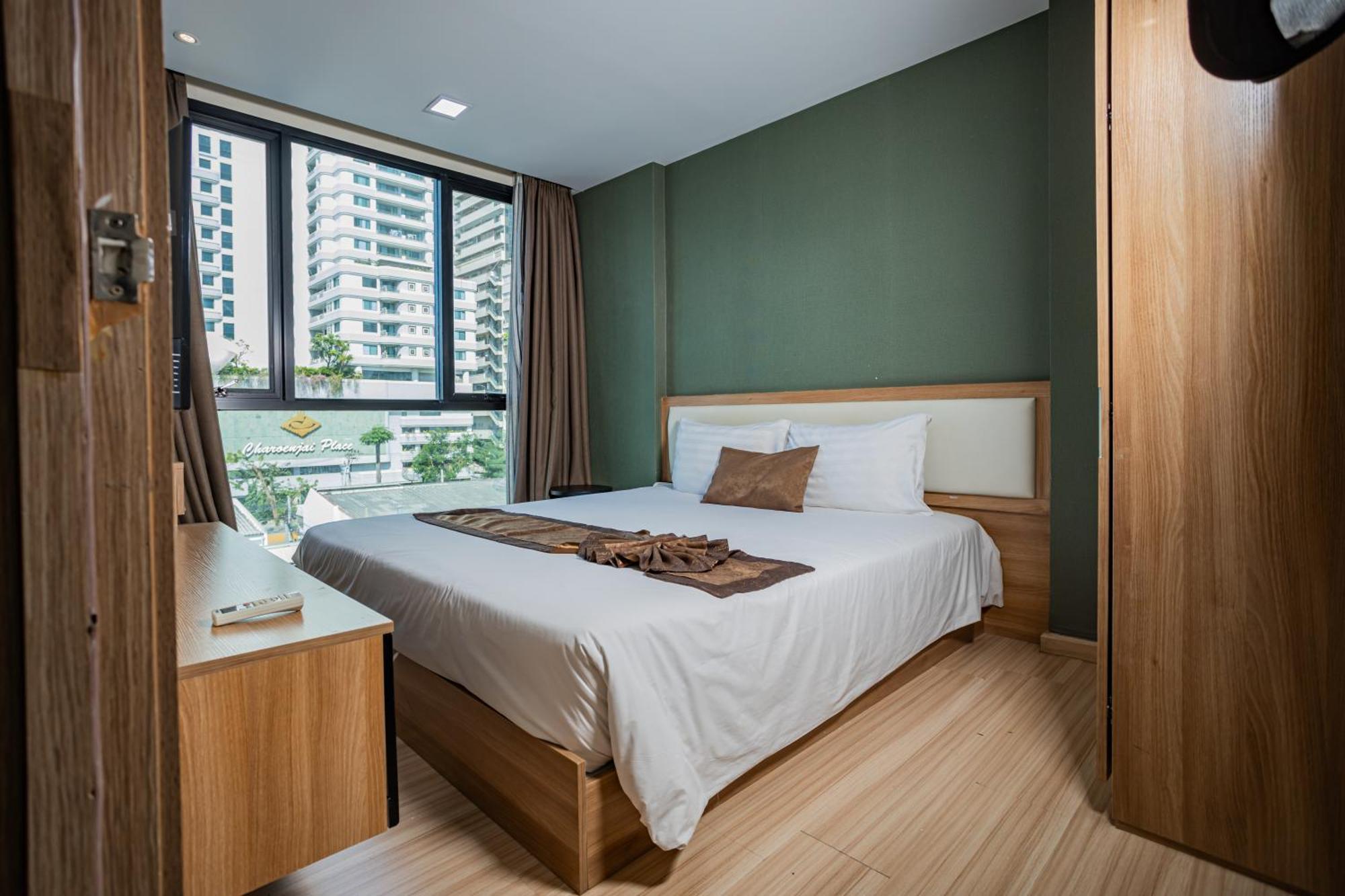 Ramada By Wyndham Bangkok Ten Ekamai Residences Exterior photo