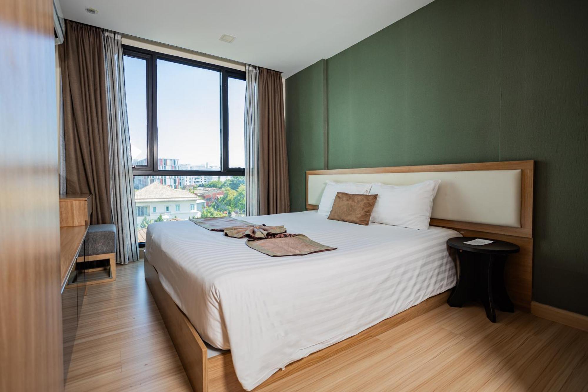 Ramada By Wyndham Bangkok Ten Ekamai Residences Exterior photo