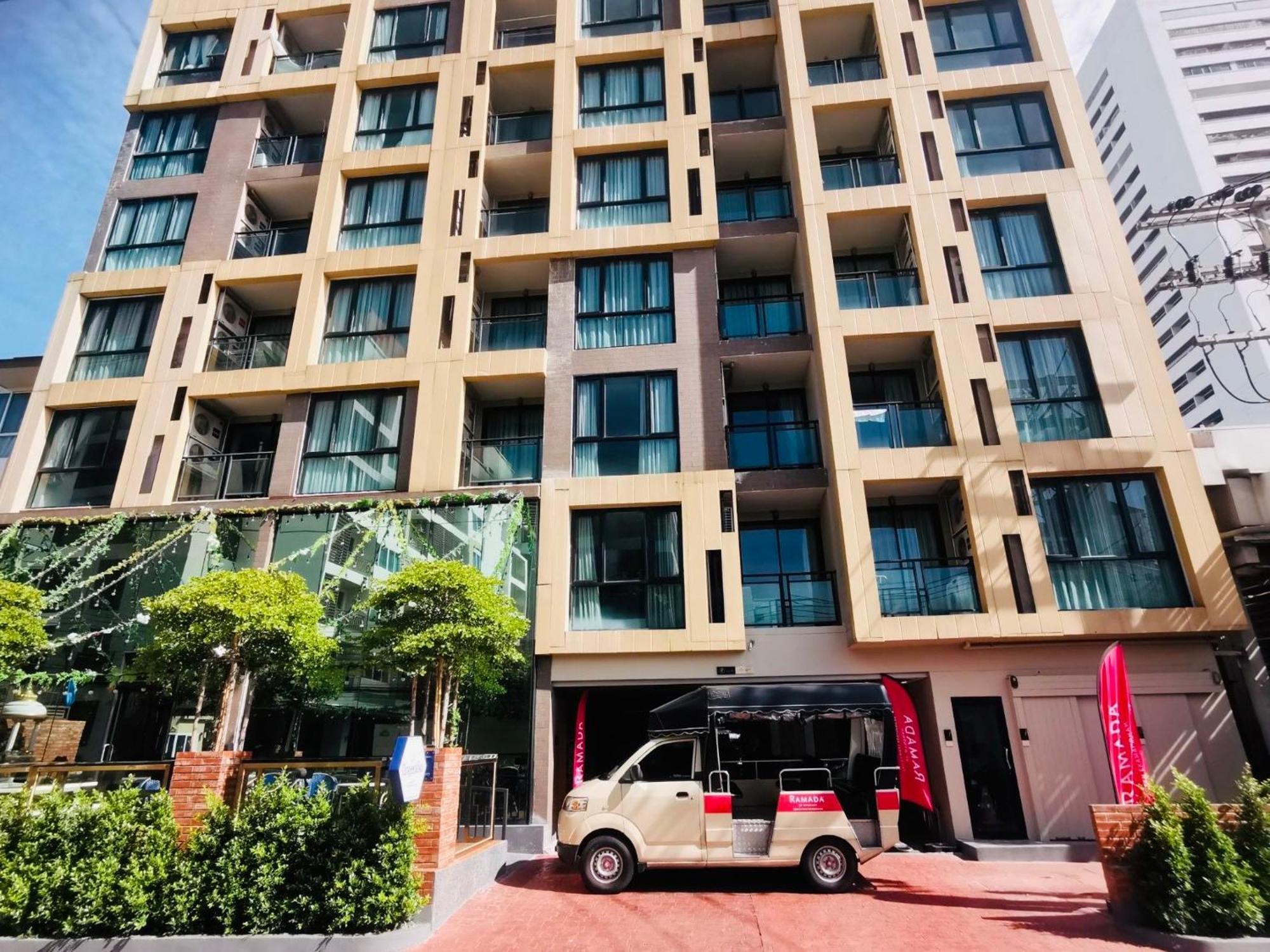 Ramada By Wyndham Bangkok Ten Ekamai Residences Exterior photo