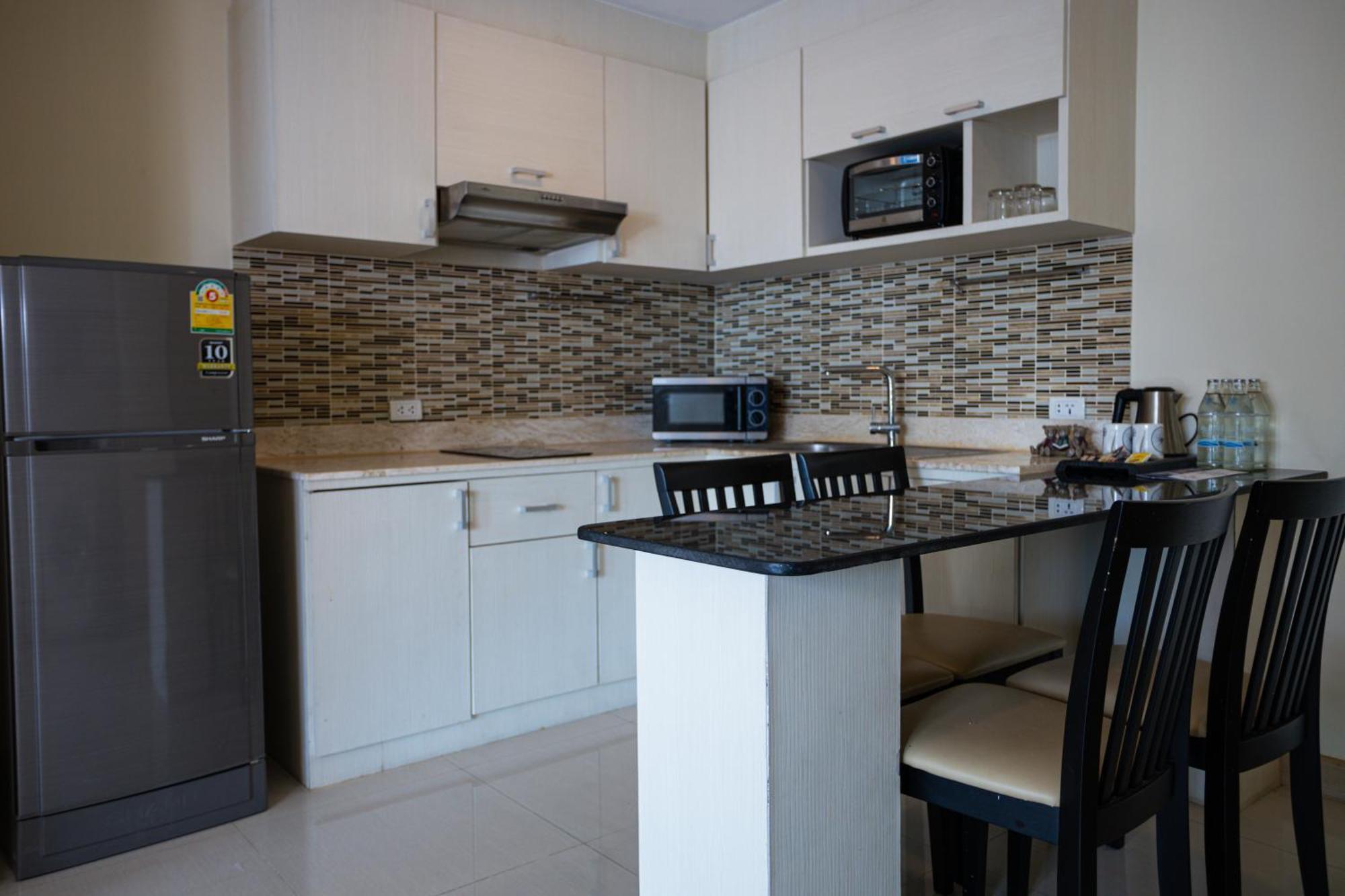 Ramada By Wyndham Bangkok Ten Ekamai Residences Exterior photo