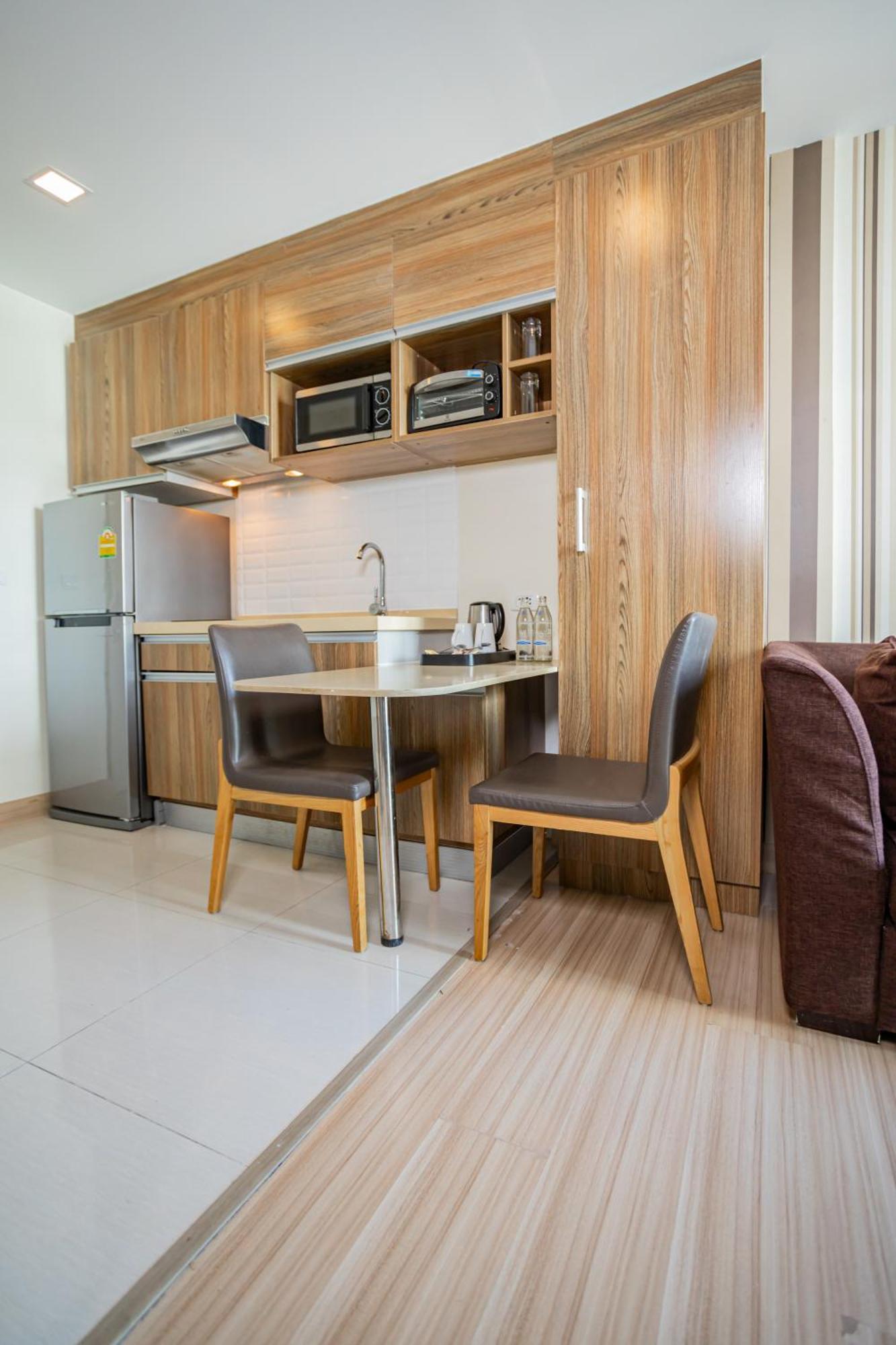 Ramada By Wyndham Bangkok Ten Ekamai Residences Exterior photo
