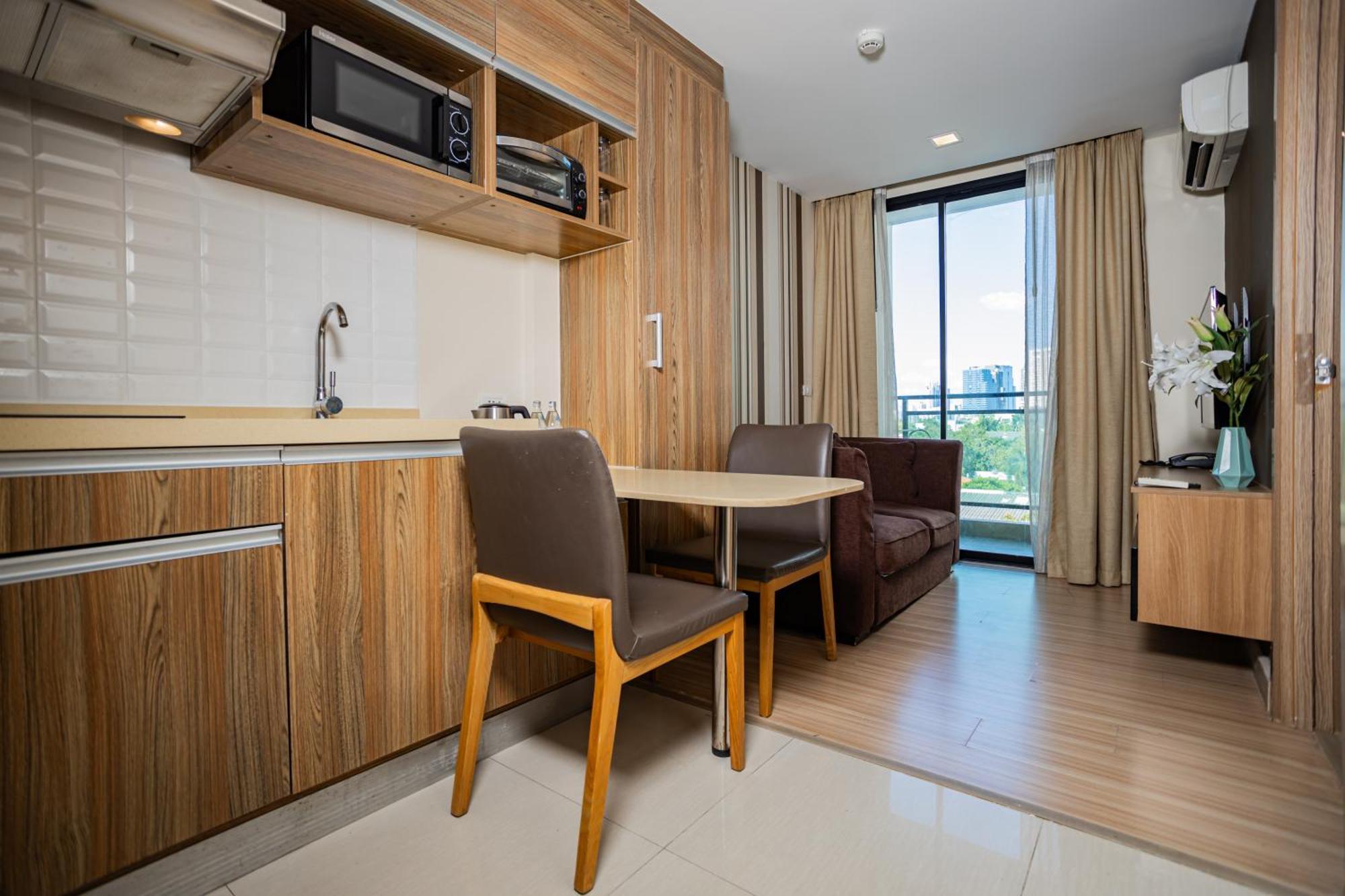 Ramada By Wyndham Bangkok Ten Ekamai Residences Exterior photo