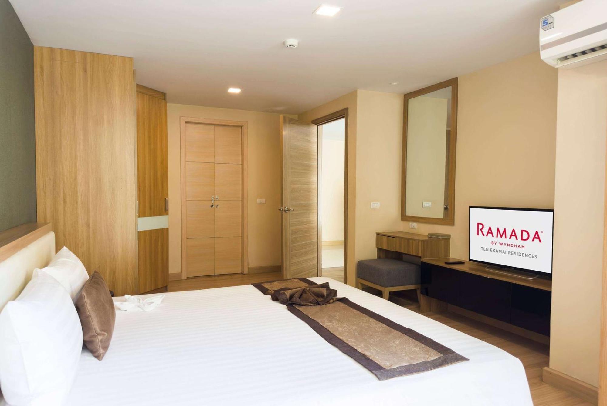 Ramada By Wyndham Bangkok Ten Ekamai Residences Exterior photo