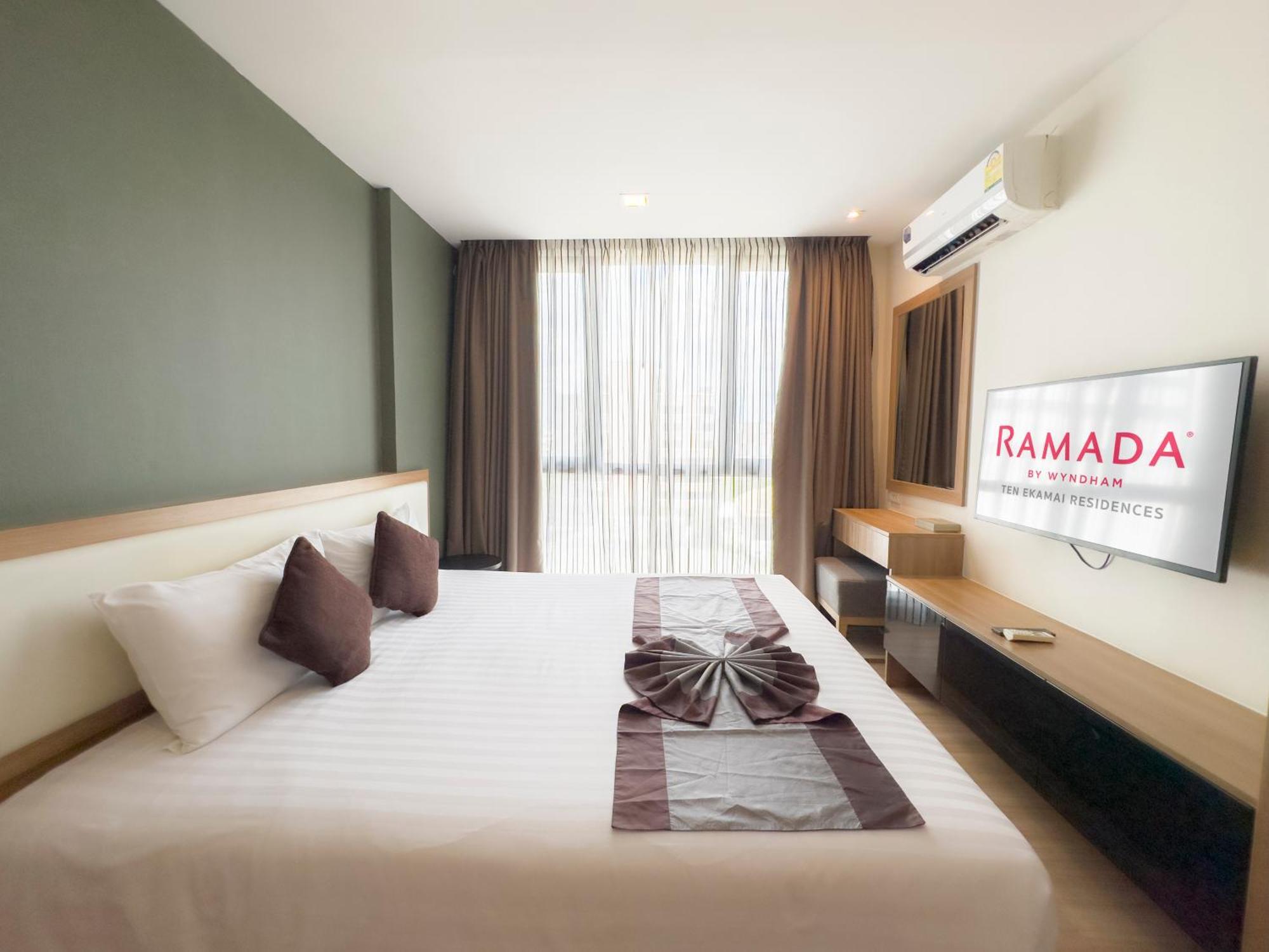 Ramada By Wyndham Bangkok Ten Ekamai Residences Exterior photo