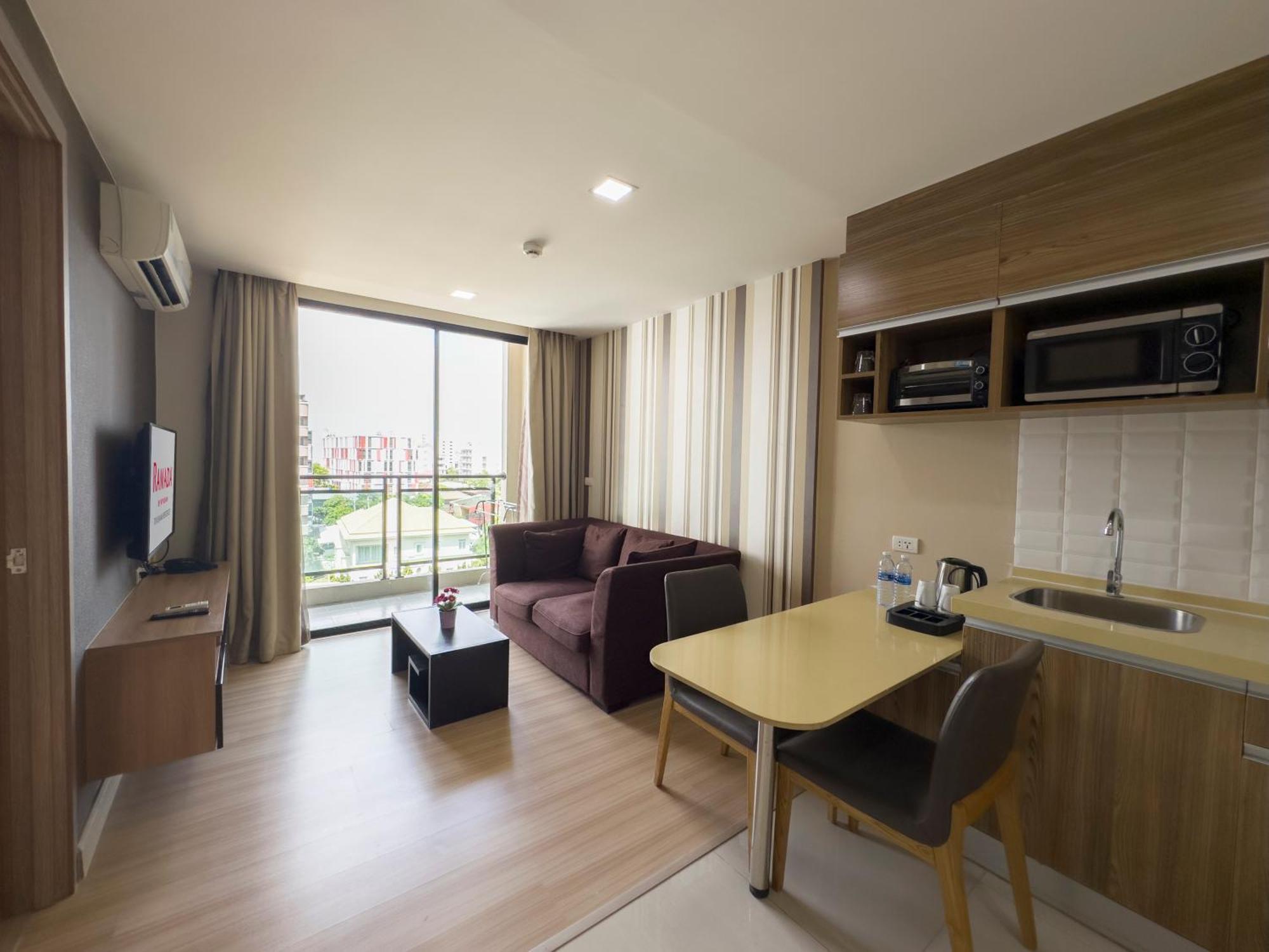 Ramada By Wyndham Bangkok Ten Ekamai Residences Exterior photo
